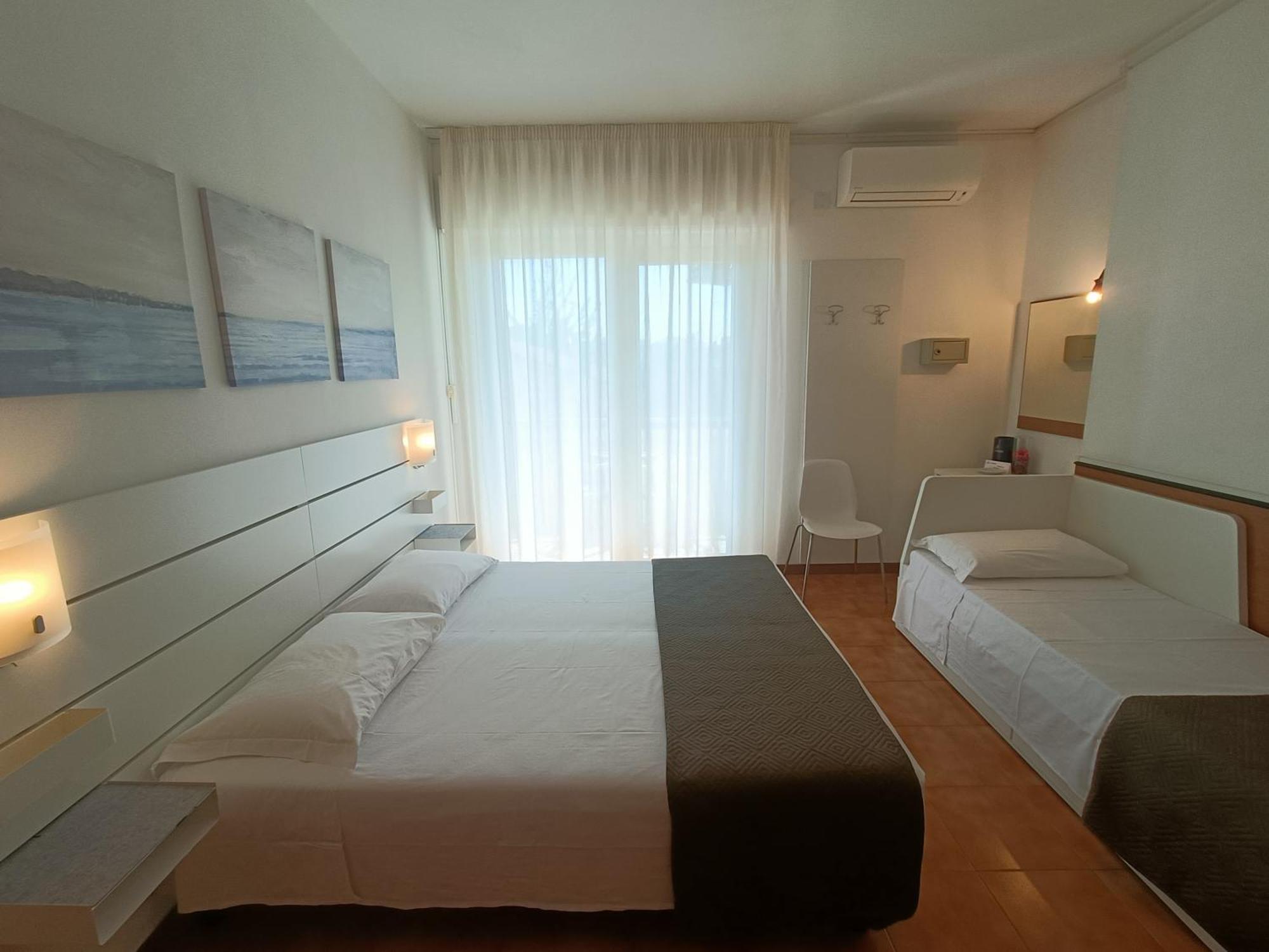 Hotel Merano غرادو المظهر الخارجي الصورة
